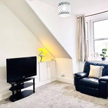 Crown House Two Bedroom Apartment Aberdeen Bagian luar foto