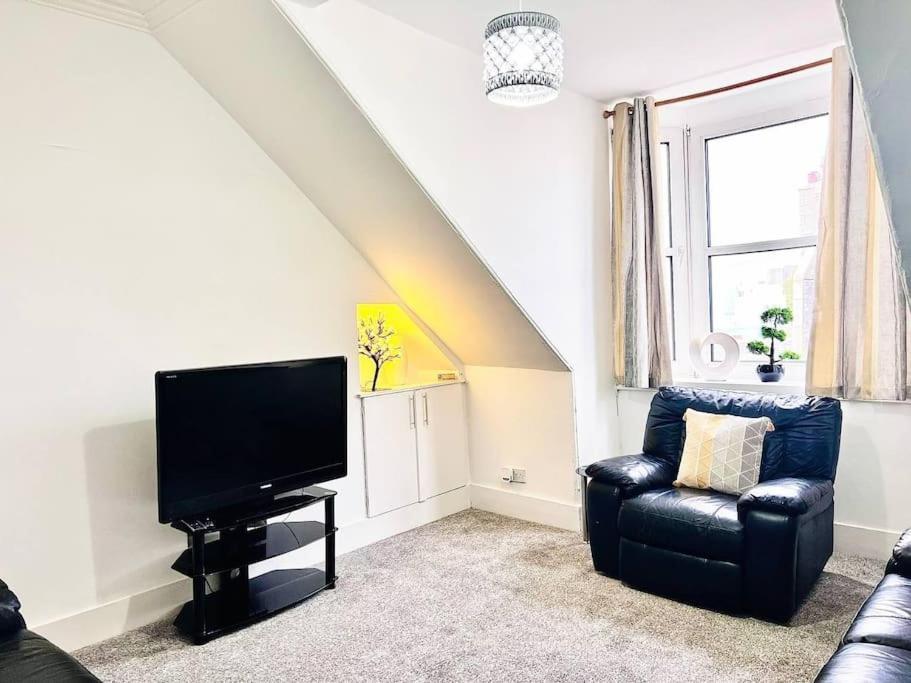 Crown House Two Bedroom Apartment Aberdeen Bagian luar foto