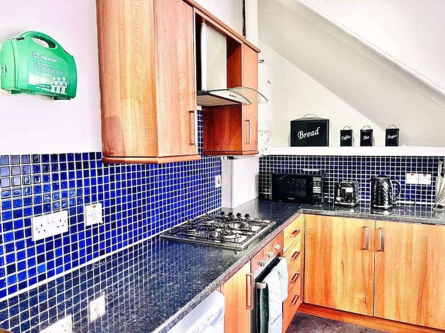Crown House Two Bedroom Apartment Aberdeen Bagian luar foto
