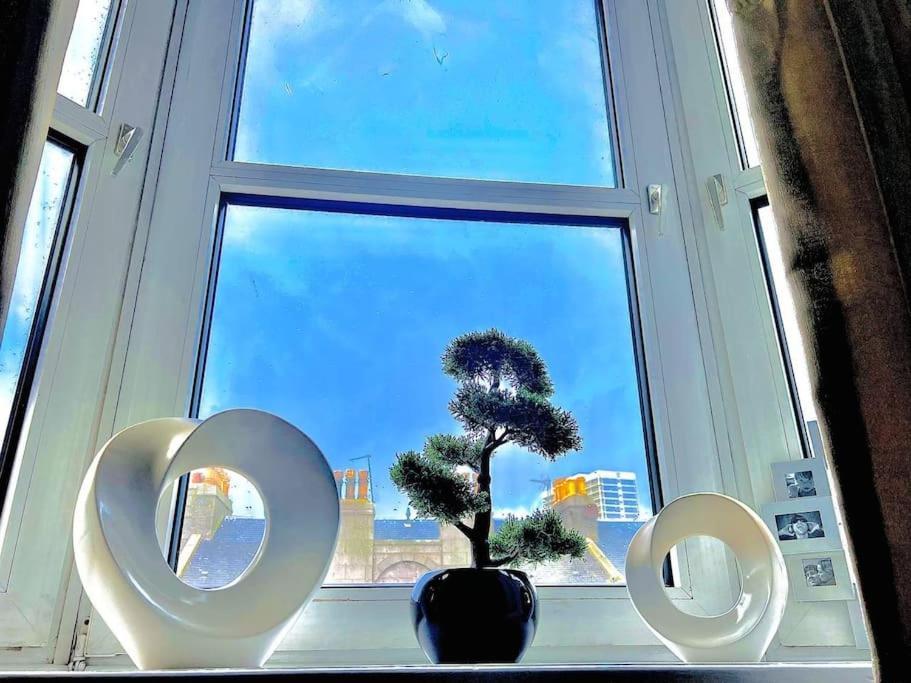 Crown House Two Bedroom Apartment Aberdeen Bagian luar foto