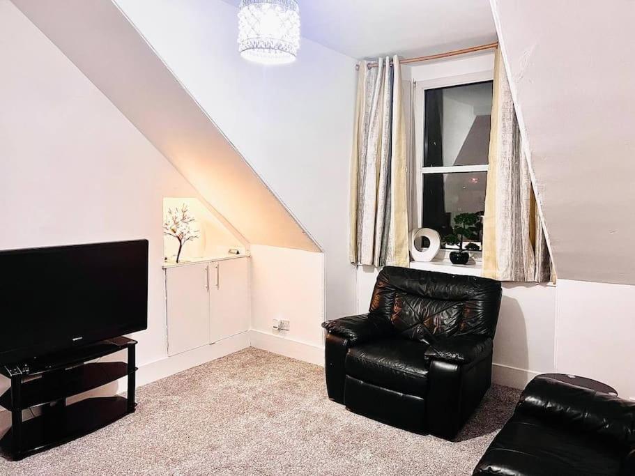 Crown House Two Bedroom Apartment Aberdeen Bagian luar foto